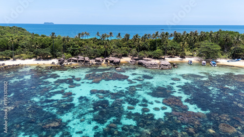 Cuadro en lienzo Phu Quoc, Vietnam, Island Hopping, Turquoise Water, Drone