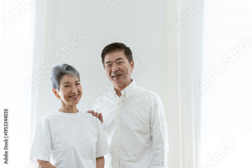 60代日本人シニア夫婦のポートレート