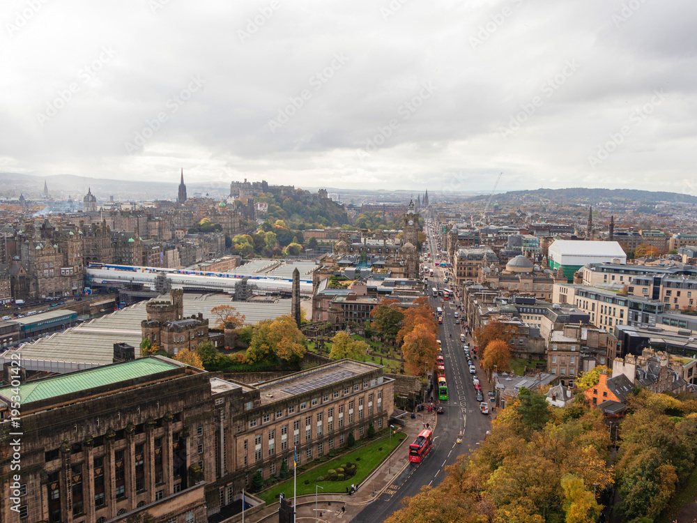 Obraz premium Aerial view of Edinburgh city center with Balmoral Hotel and Princes Street, Scotland