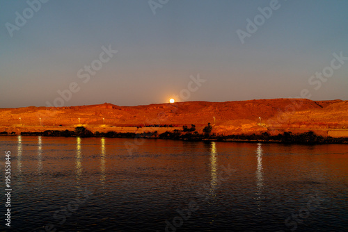 Fotografie Moonrise Above Desert Nile Landscape in Aswan Egypt