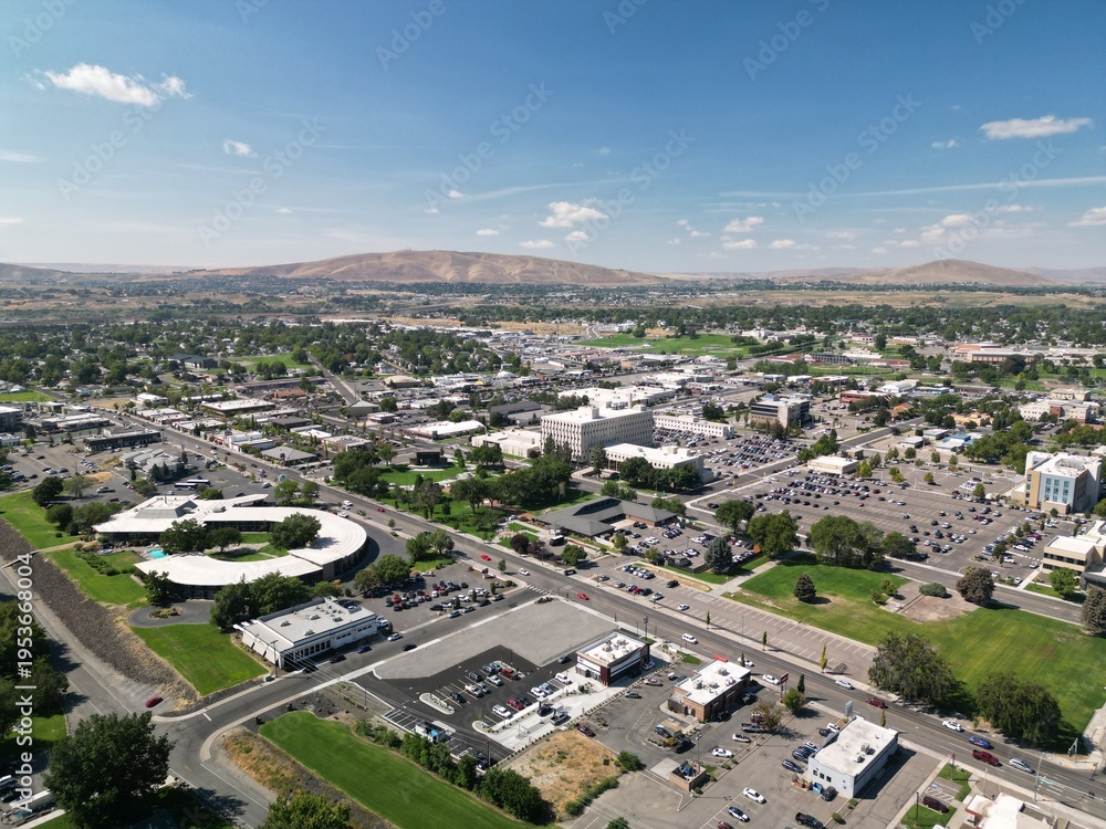 Fototapeta premium Central Richland, WA - Aerial Views near Federal Building / John Dam Plaza