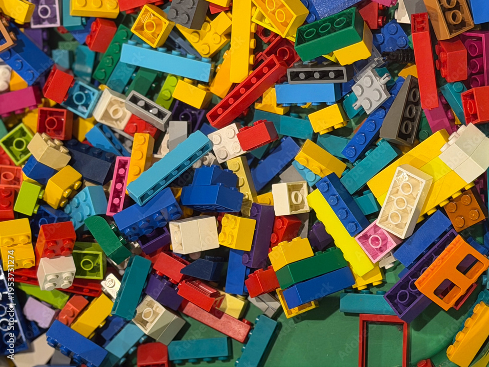 Fototapeta premium Multicolor plastic building bricks pile