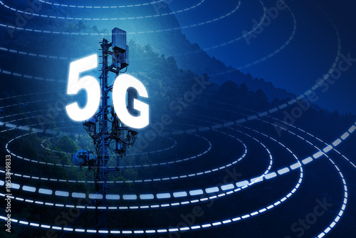 Foto 5G network tower in action providing fast internet connection in urban area