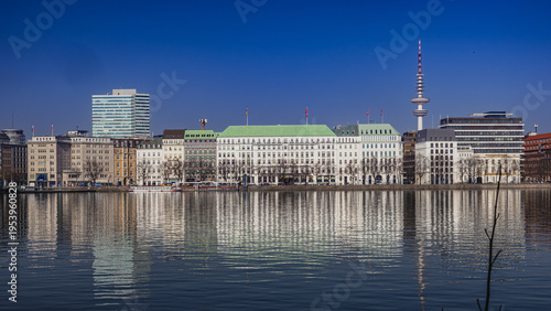 The buildings on the new Jungfernstieg are reflected in the Alster