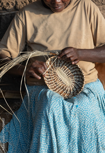 Fotografie African Basket Making - Weaving Grass into baskets in Africa