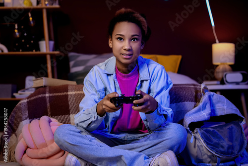 Teenage African-American gi...