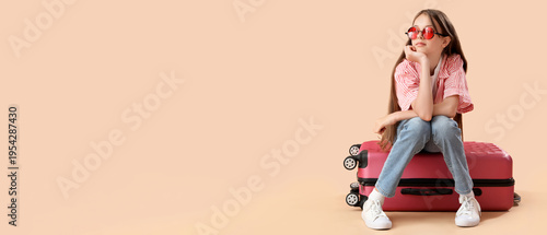 Little girl in sunglasses w...