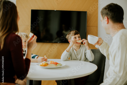 Family enjoys breakfast tog...