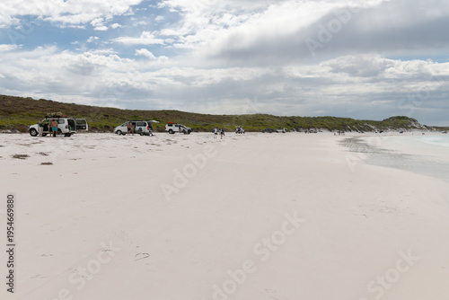 Canvas Print Cars and tourists on the beach in Lucky Bay in Cape Le Grande National Park, Wes