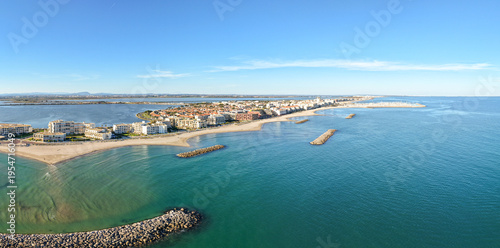 Panorama aérien de palavas-les-flots (34250) dans le département de l'hérault en région occitanie.