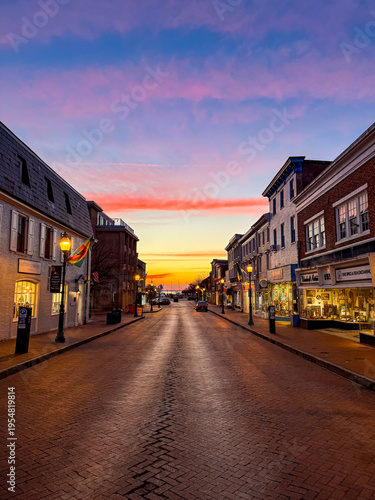 Tableau sur toile Main Street at sunup