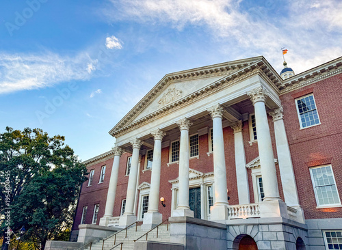 Quadro su tela Maryland State House with flags flying