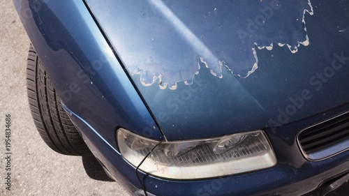 Konstfotografi Peeling car paint - sun worn paint. Weather damage of car.