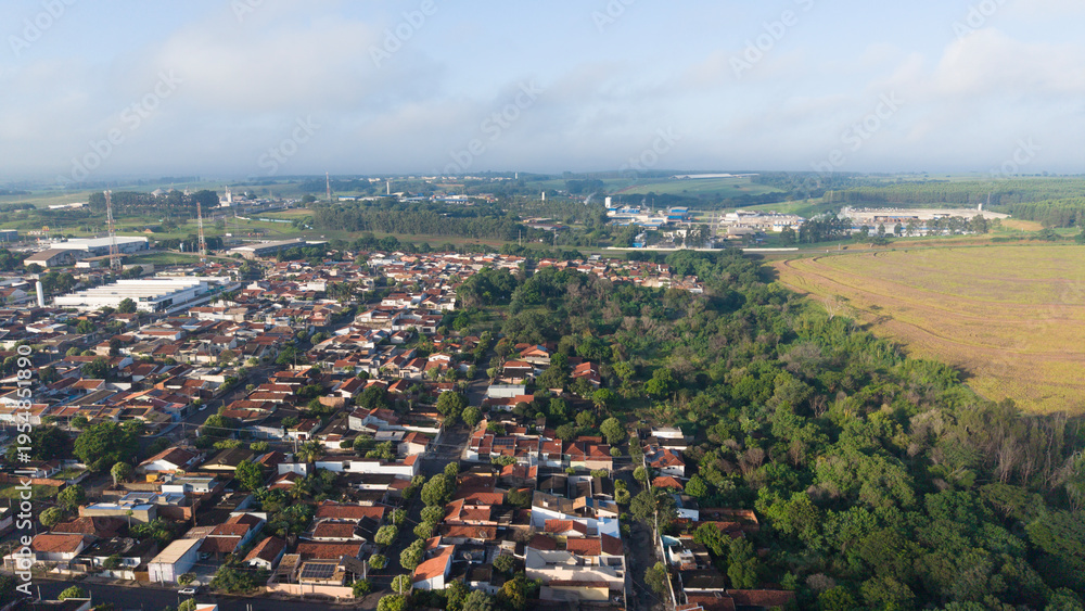 Obraz premium Aerial view of a small town in Brazil with a corn crop field in a rural area