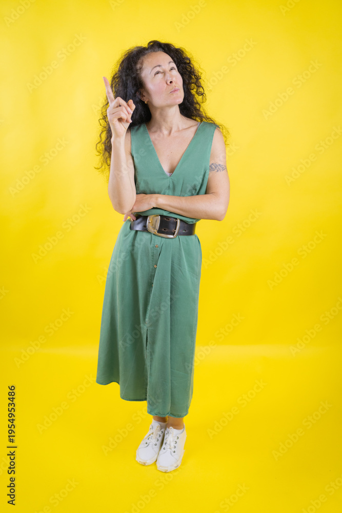Fototapeta premium Woman pointing finger up having idea