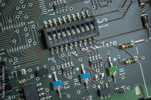Fotografía A close-up of a DIP switch with LED diodes on a printed circuit board