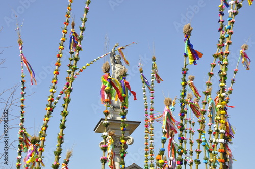 Wallpaper Mural Jarmark Wielkanocny, ozdoby świąteczne, tradycja wielkanocna w Polsce i Europie.  Torontodigital.ca