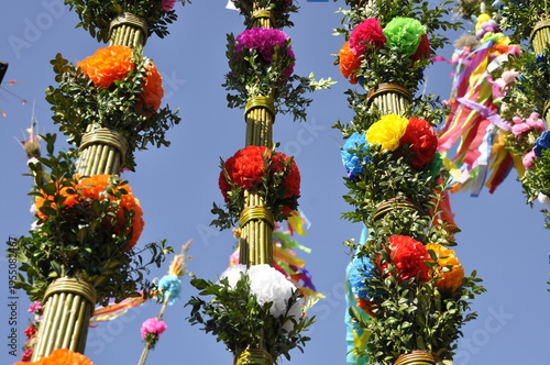 Wallpaper Mural Jarmark Wielkanocny, ozdoby świąteczne, tradycja wielkanocna w Polsce i Europie.  Torontodigital.ca