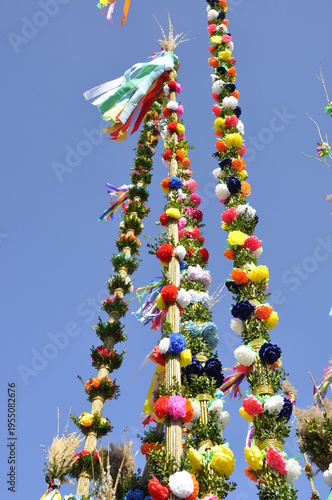 Wallpaper Mural Jarmark Wielkanocny, ozdoby świąteczne, tradycja wielkanocna w Polsce i Europie.  Torontodigital.ca