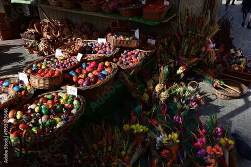 Wallpaper Mural Jarmark Wielkanocny, ozdoby świąteczne, tradycja wielkanocna w Polsce i Europie.  Torontodigital.ca