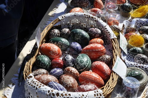 Wallpaper Mural Jarmark Wielkanocny, ozdoby świąteczne, tradycja wielkanocna w Polsce i Europie.  Torontodigital.ca
