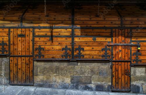 Φωτογραφία Wooden silversmith shopfronts with ironwork on Ponte Vecchio in Florence, Italy