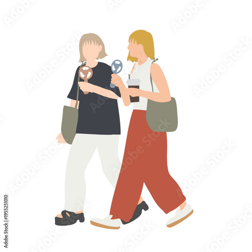 夏の大学生 女性2人 放課後に歩く友達シーン（ハンディファン・ドリンク）