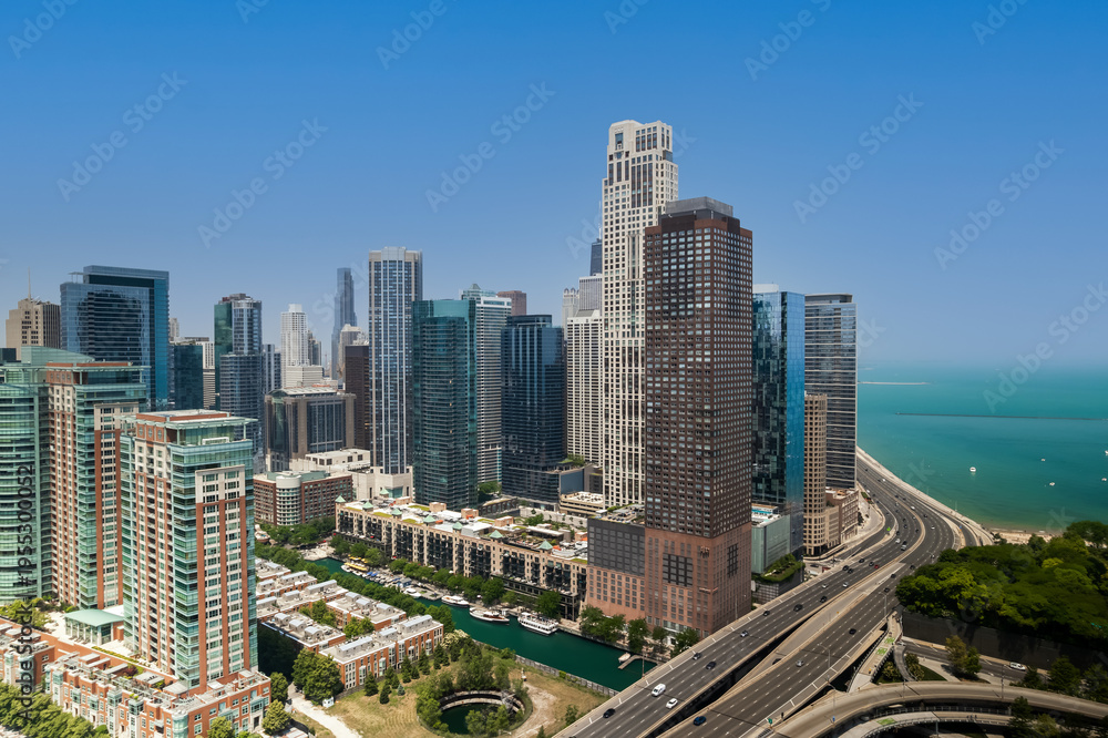 Fototapeta premium Chicago cityscape with skyscrapers along Lake Michigan waterfront