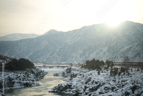 Tableau sur toile Sunlit Snowy River Winding Through Mountain Valley, Soft Golden Light, Gentle Mist Rising From Water, Snowdusted Pines Along Banks, Peaceful Atmosphere And Crisp Cold Air Capturing Tranquil Dawn