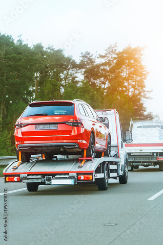 Obraz na plátně Tow truck carrying damaged car after failure