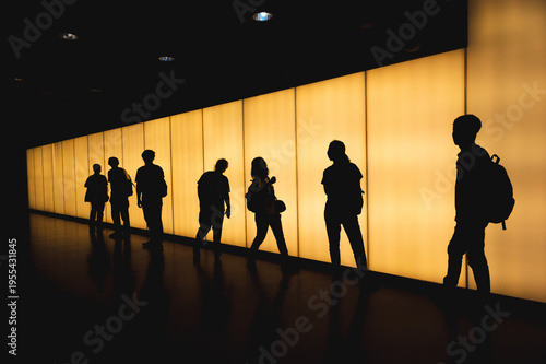Konstfotografi Silhouette people corridor light shadow urban modern walkway group reflection si