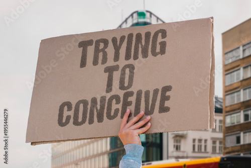 Foto "Trying To Conceive" Couples struggling to conceive should seek a joint fertility evaluation that includes semen analysis and hormone tests