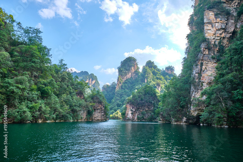 Obraz na płótnie lake with karst mountain close to zhangjiajie, china