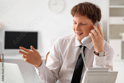 Young businessman talking b...