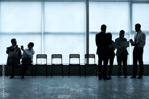 Silhouettes of business peo...