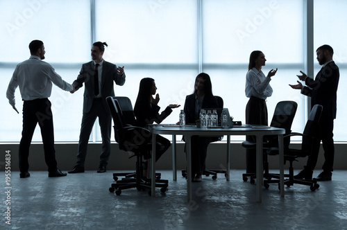 Silhouettes of business peo...