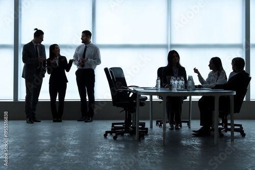 Silhouettes of business peo...