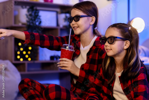 Cute Asian sisters with 3D ...