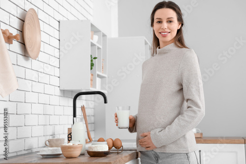 Young pregnant woman with d...