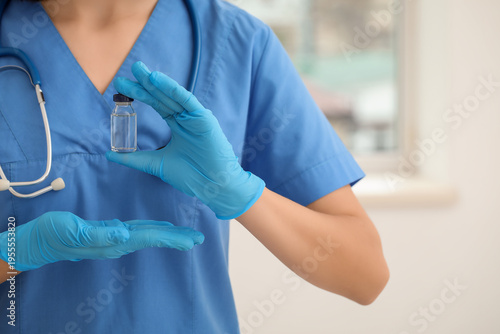 Female cardiologist with st...