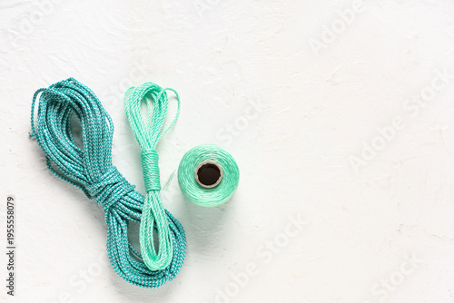 Different ropes on light ba...