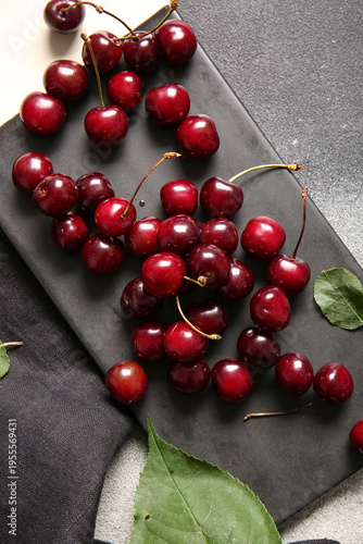 Board with sweet cherries o...