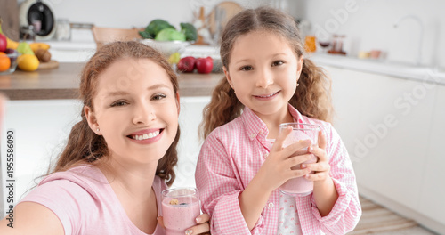 Mother and little daughter ...