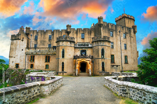 The Dunvegan Castle is located on the Isle of Skye in Schottland. The castle is open to the public.