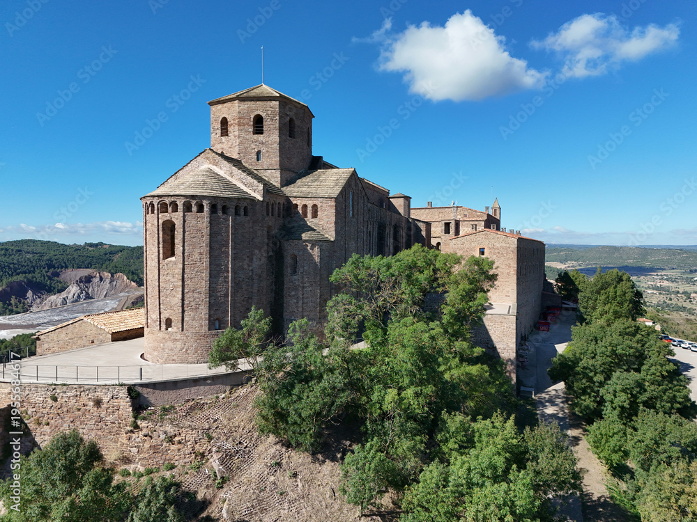 Fototapeta premium Aerial view of the castle and church of Cardona in Spain
