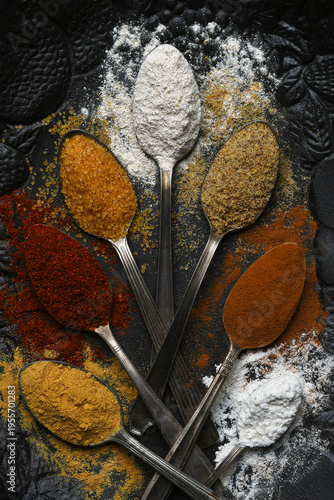 Tableau sur toile Spice Spoons on Black platter