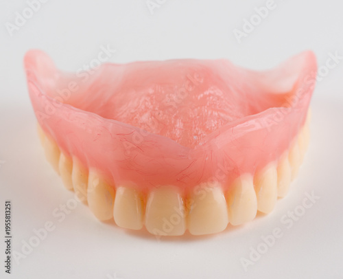 Removable plastic dentures for dental restoration