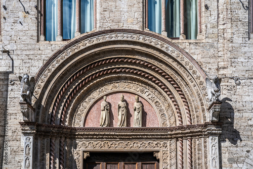 Bild auf Leinwand Lunette of the Portale Maggiore (1346) of Palazzo dei Priori on Corso Vannucci, with copies of the 14th-century statues of patron saints Lorenzo, Ercolano and Costanzo, in Perugia, Umbria, Italy