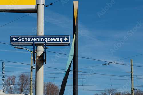 Tableau sur toile Scheveningseweg, Straßenschild in Den Haag, Niederlande.