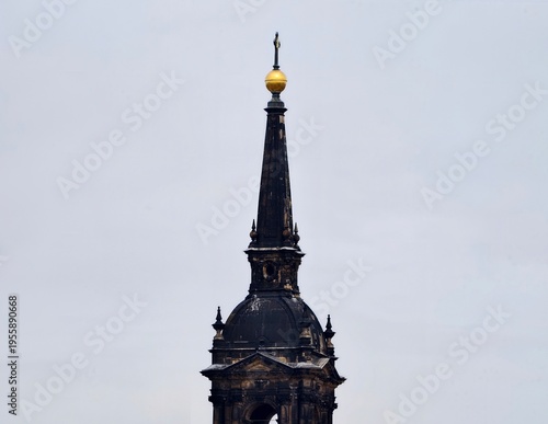 Obraz na plátně Narrow spire with gleaming orb